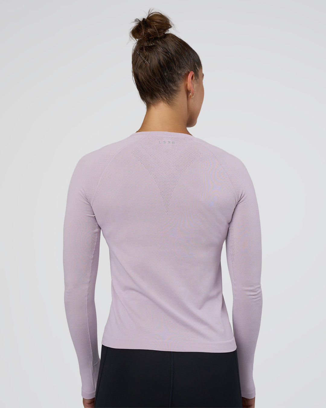 Woman wearing AeroFLX+ Seamless Long Sleeve Tee - Fair Orchid/Fair Orchid | Model:Abbey | Size:S