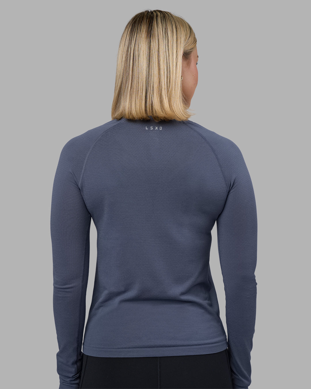 Woman wearing AeroFLX+ Seamless Long Sleeve Tee - Night Shadow/Night Shadow | Model:Halle | Size:S