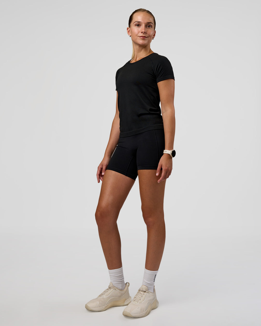 Woman wearing AeroFLX+ Seamless Tee - Black/Black | Model:Myrte | Size:S