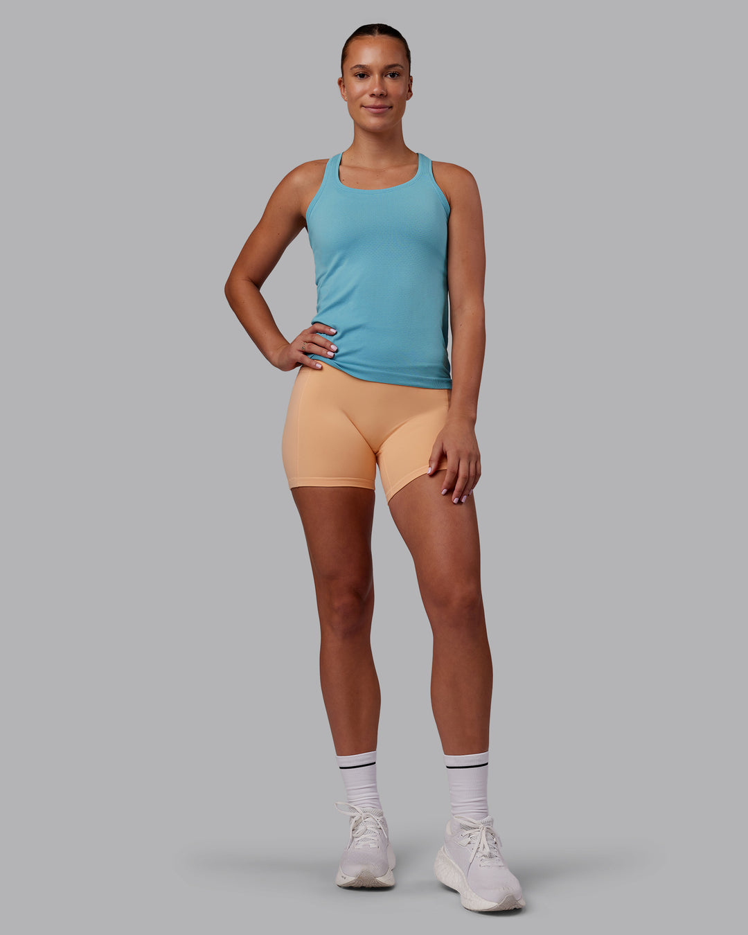 Woman wearing AeroFLX+ Seamless Tank - Retro Blue/Retro Blue | Model:Charlize | Size:S