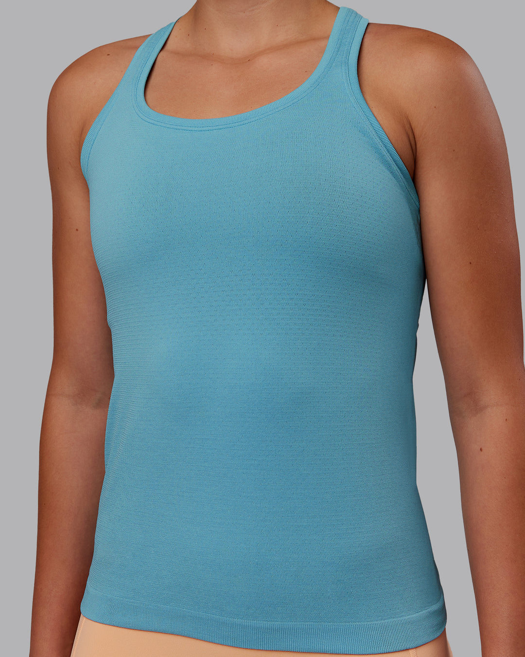Woman wearing AeroFLX+ Seamless Tank - Retro Blue/Retro Blue | Model:Charlize | Size:S