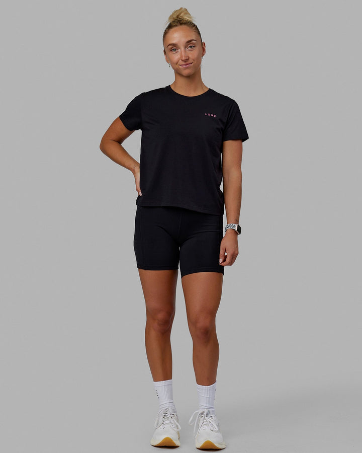 Woman wearing Endeavour FLX Cotton Tee - Black-Magenta