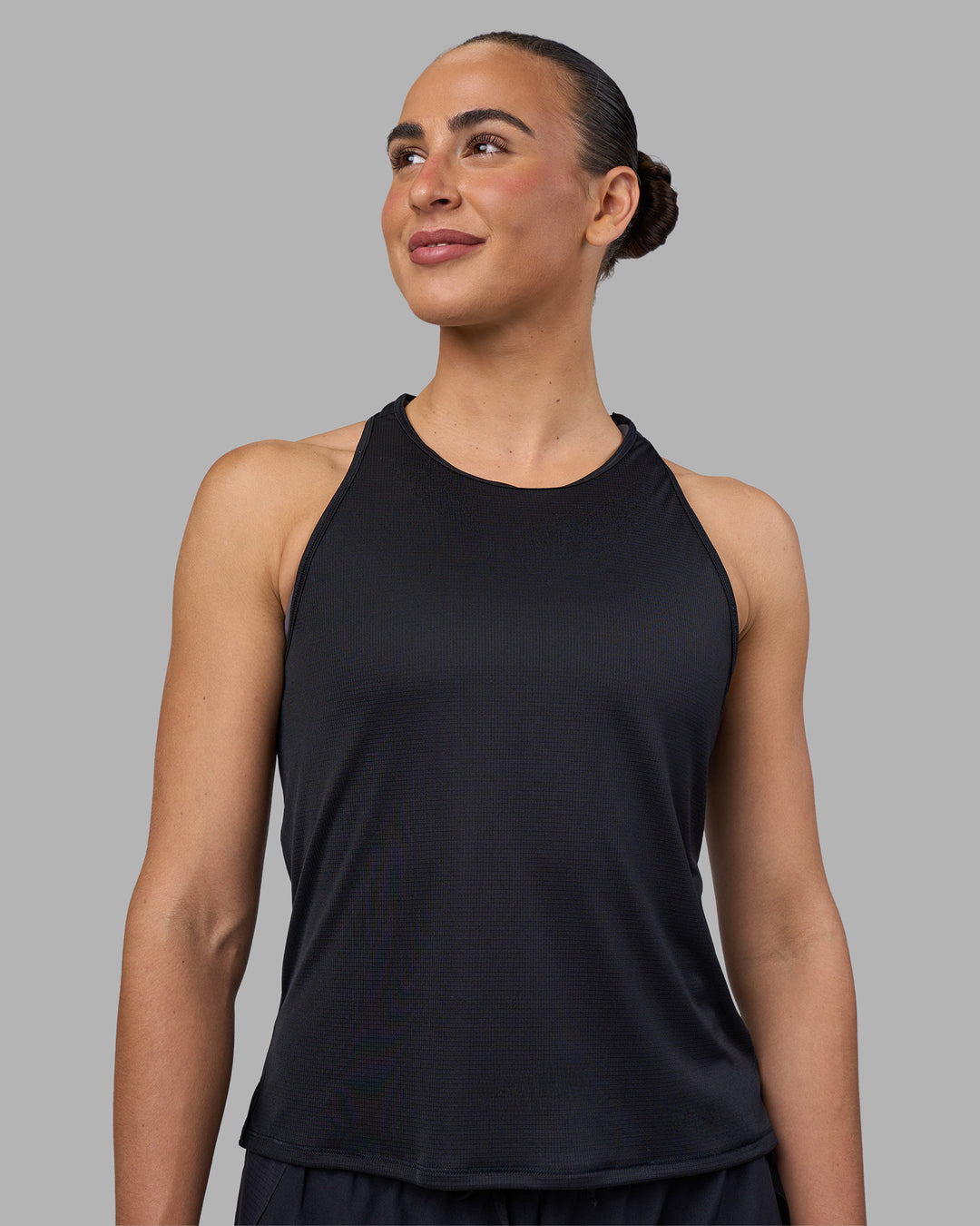 Woman wearing Pace Running Tank 2.0 - Black | Model:Sophie | Size:S