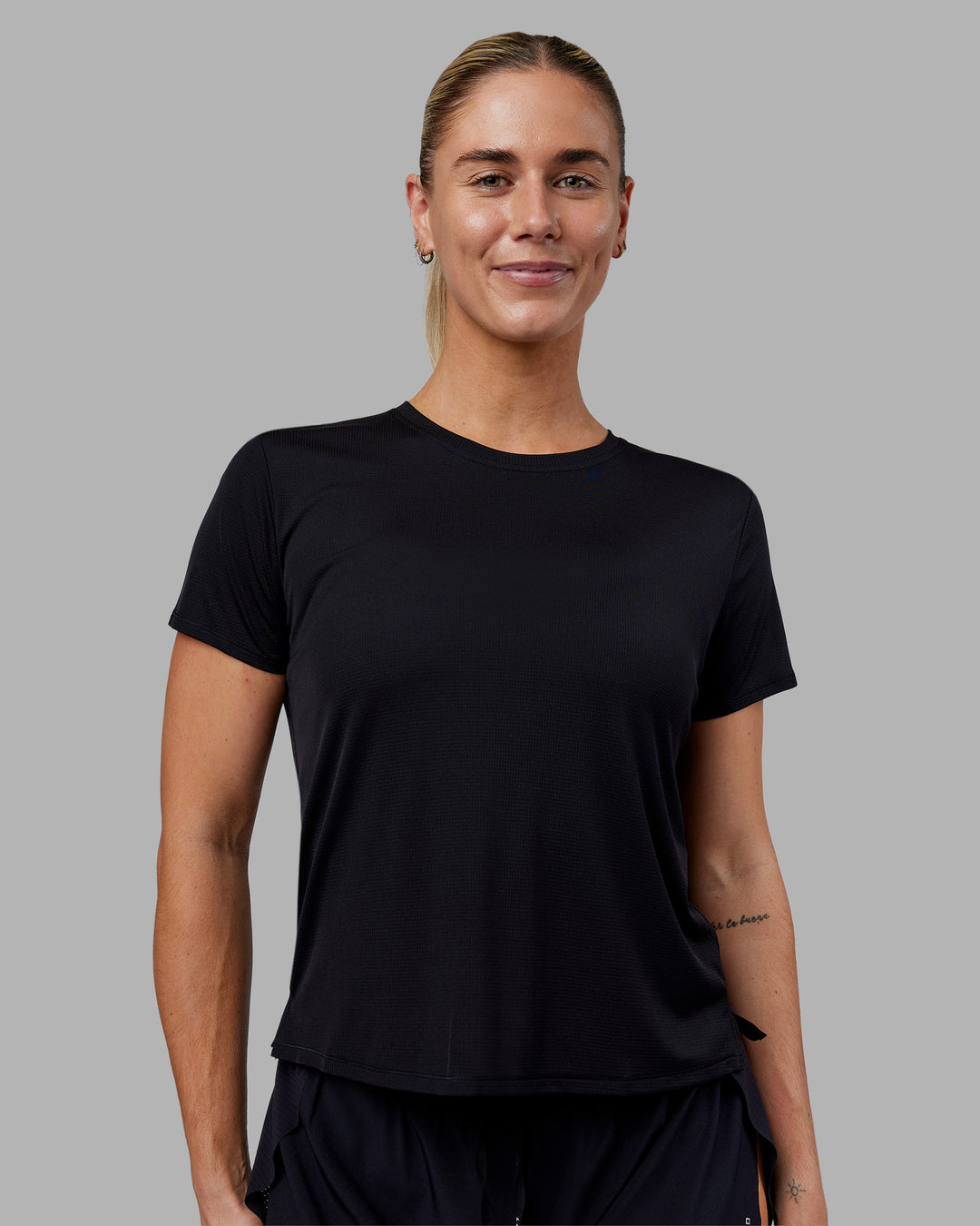 Woman wearing Pace Running Tee - Black | Model:Hannah | Size:S