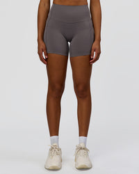 Woman wearing Bend High-Rise 4" Short - Duskstone | Model:Rosie | Size:S