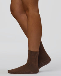 Signal Pilates Crew Grip Socks 2.0 - Hot Chocolate
