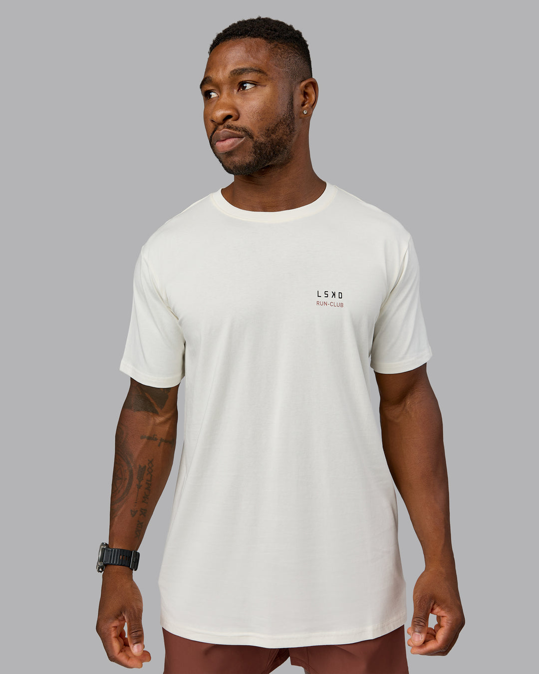 Man wearing Track FLXCotton Tee - Off White-Mahogany | Model:Sam | Size:L