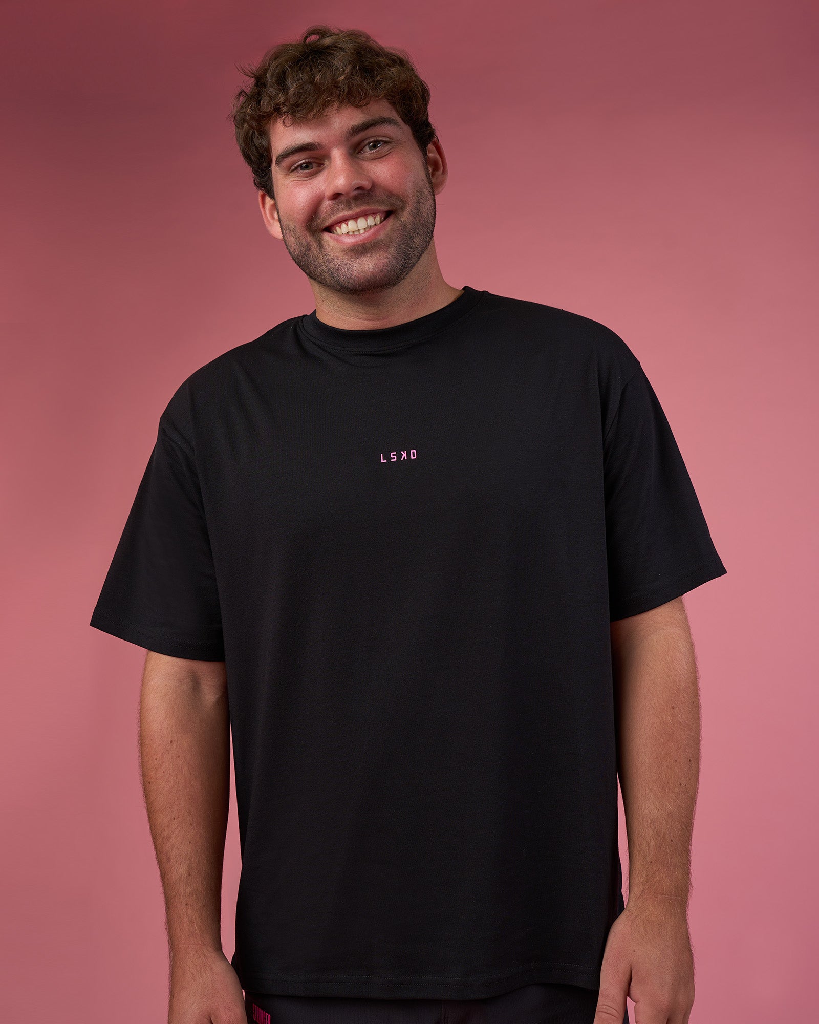 Man wearing BCAM FLXCotton Oversized Tee - Black-Ultra Pink | Model:Fletcher | Size:XL