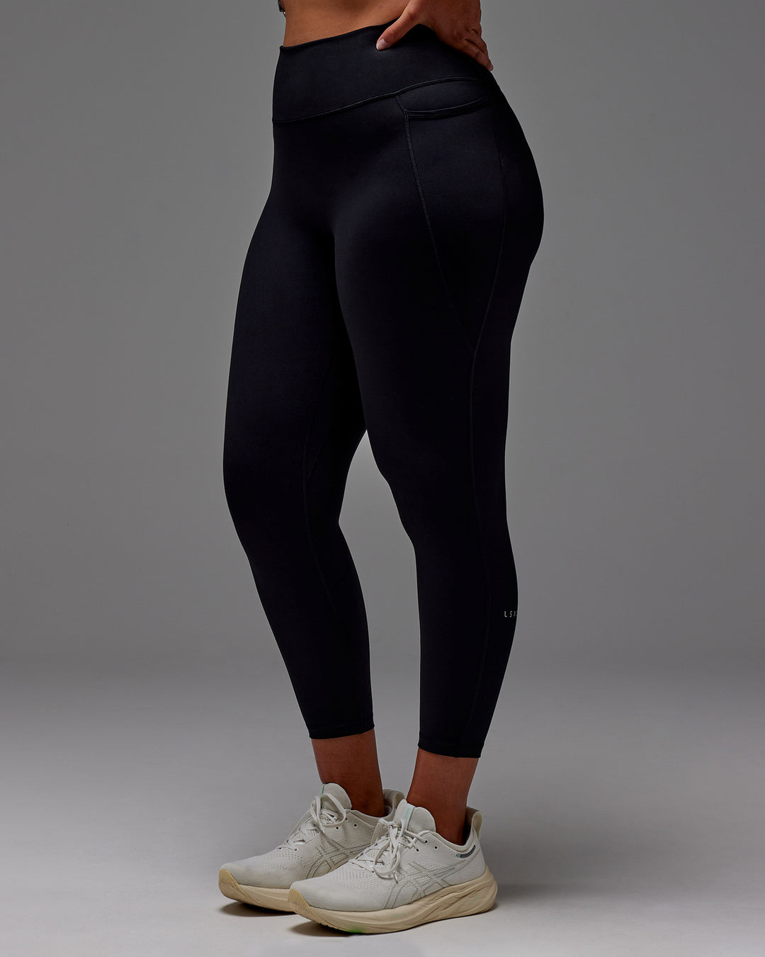 Woman wearing Fusion Ultra High-Rise 7/8 Legging Pockets - Black | Model:Aimee | Size:XL