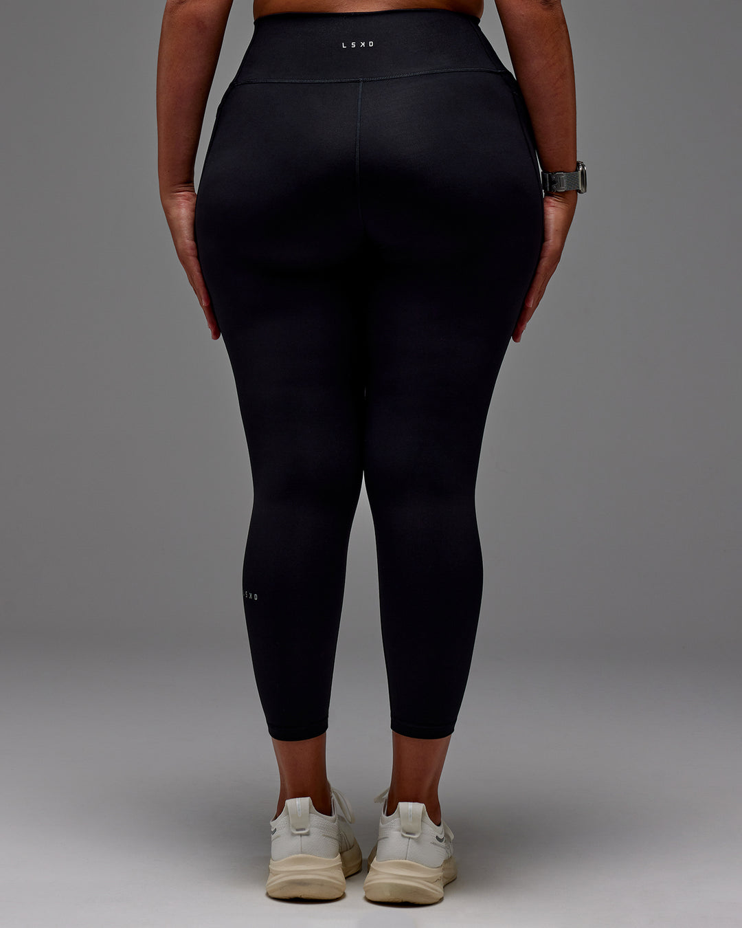 Woman wearing Fusion Ultra High-Rise 7/8 Legging Pockets - Black | Model:Aimee | Size:XL