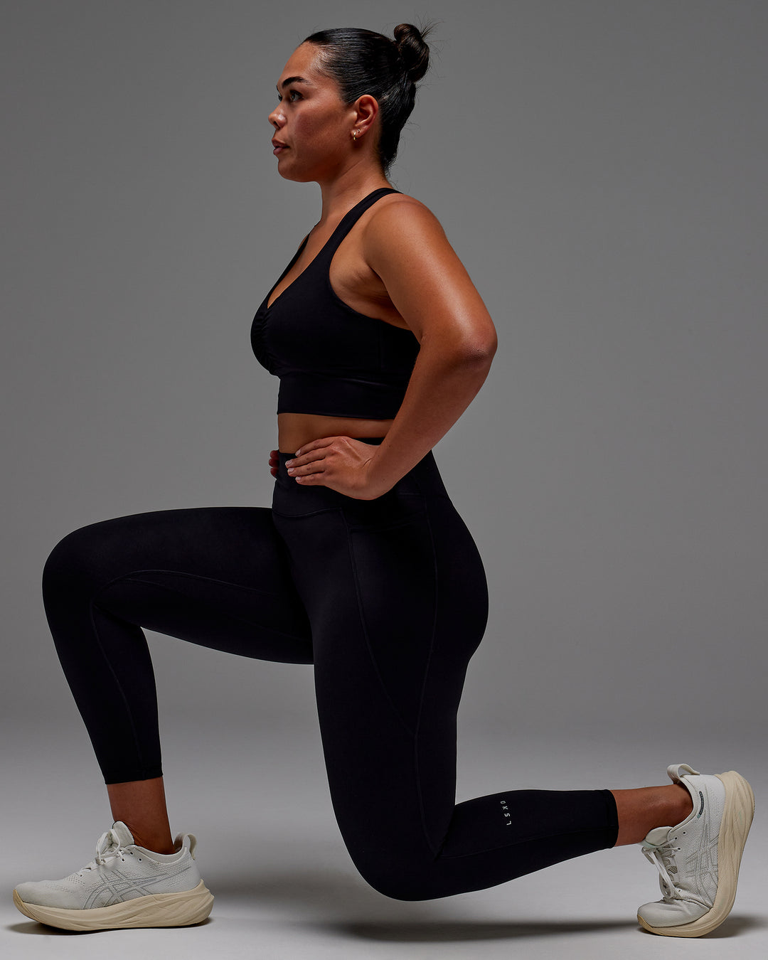 Woman wearing Fusion Ultra High-Rise 7/8 Legging Pockets - Black | Model:Aimee | Size:XL
