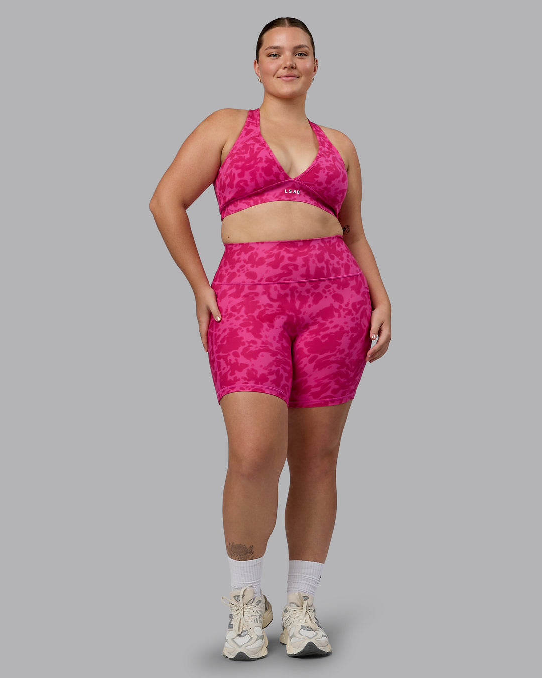 Woman wearing Fusion Ultra High-Rise 6&quot; Short Pockets - Strawberry-Lava Lamp | Model:Ella | Size:XL