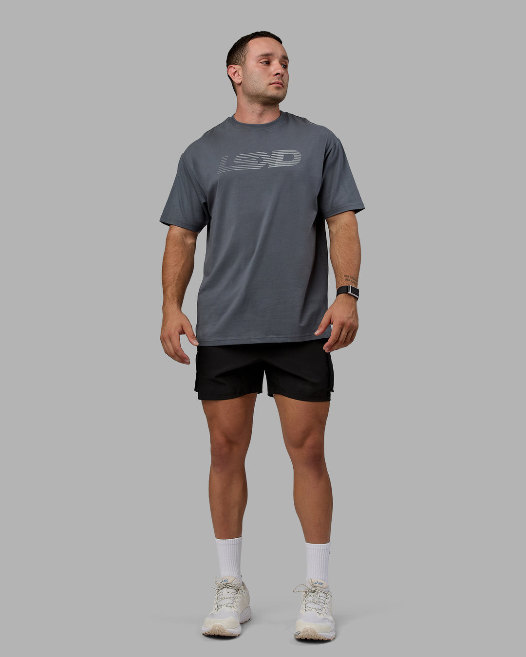 Man wearing Unisex Motion FLXCotton Tee Oversize - Turbulence-Metallic Silver
