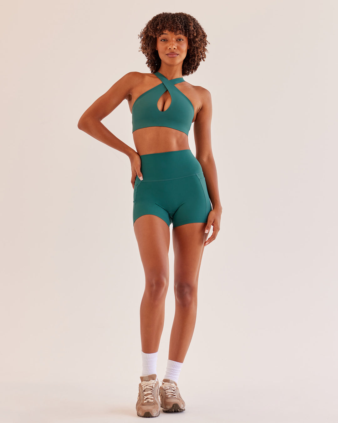 Woman wearing Bend &amp; FLX Plunge Sports Bra - Transformative Teal | Model:Tomi | Size:XS