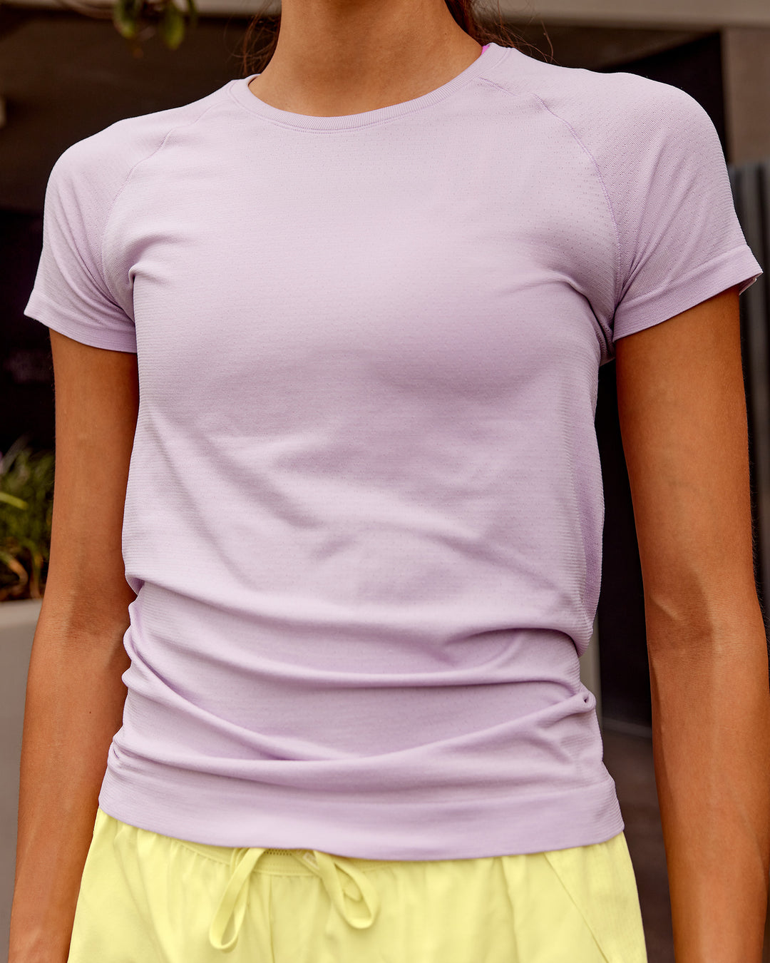 Woman wearing AeroFLX+ Seamless Tee - Fair Orchid/Fair Orchid | Model:Steph | Size:XS