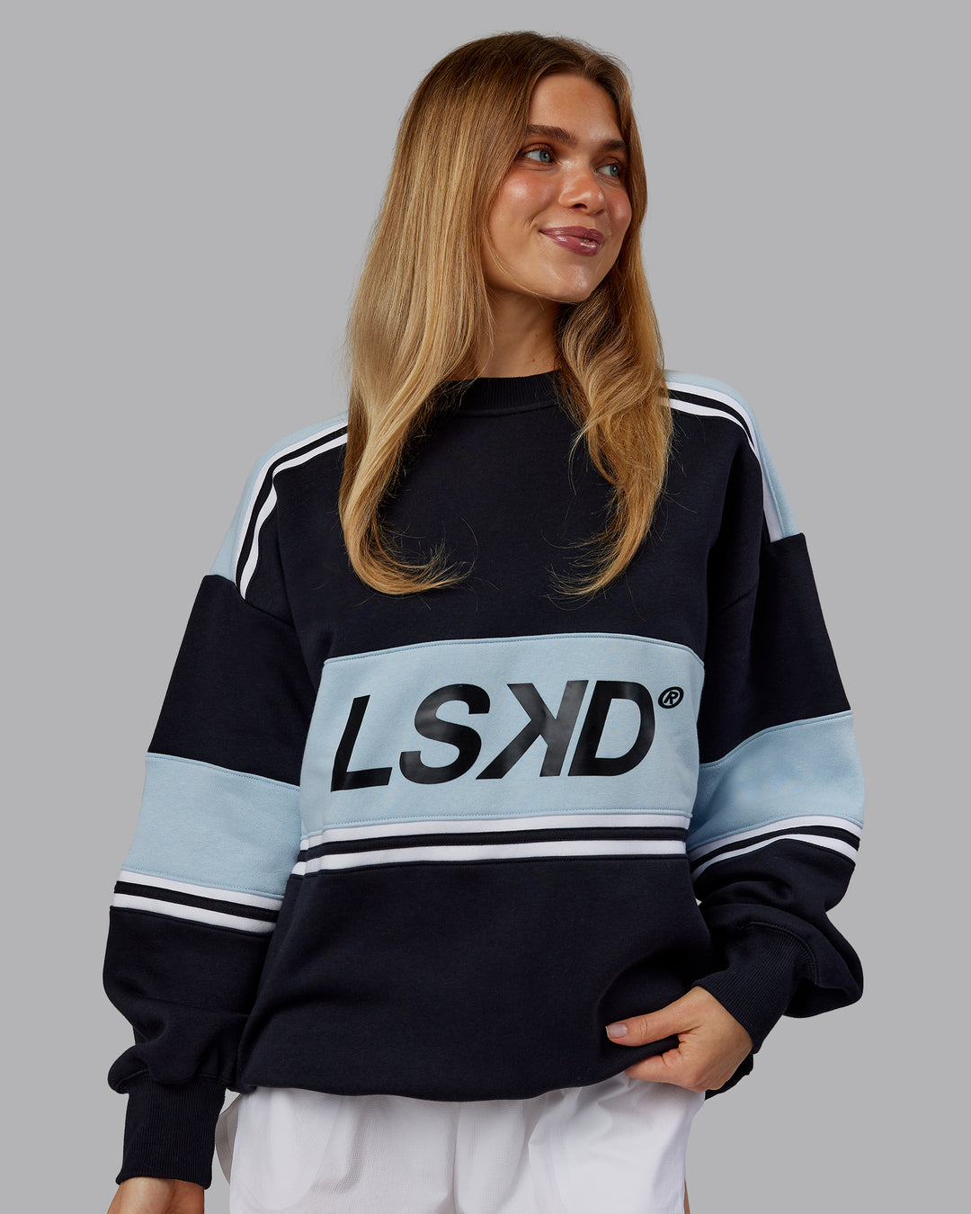 Woman wearing A-Team Sweater Oversize - Caviar-Skyride | Model:Emilie | Size:XS