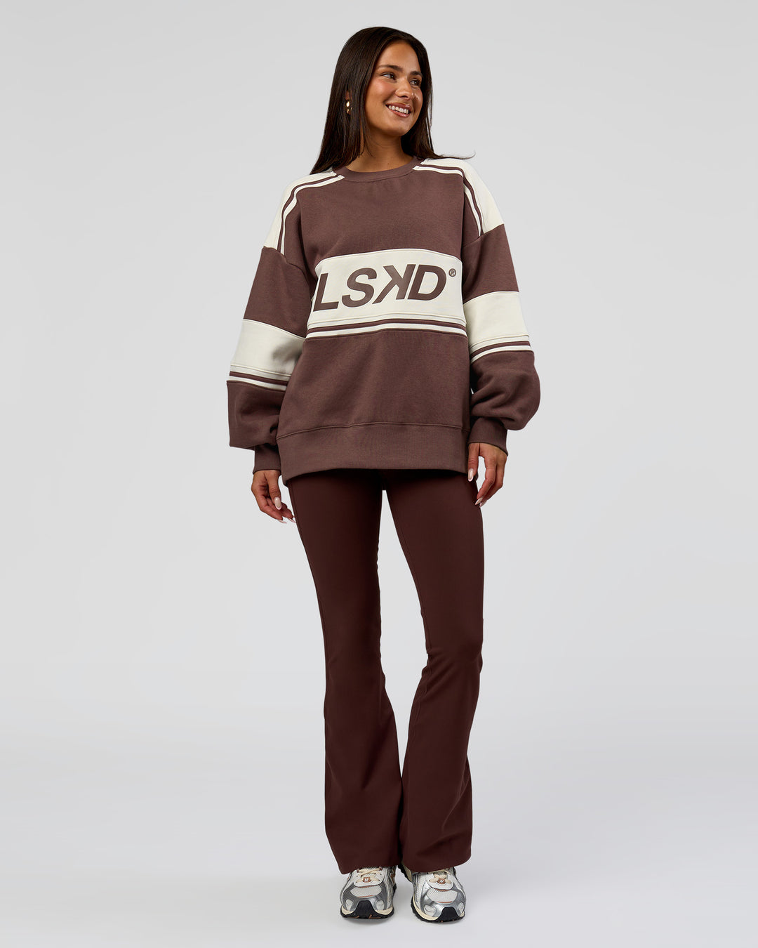 Woman wearing A-Team Sweater Oversize in Cocoa Powder-Off White | Model:Bianca | Size:XS