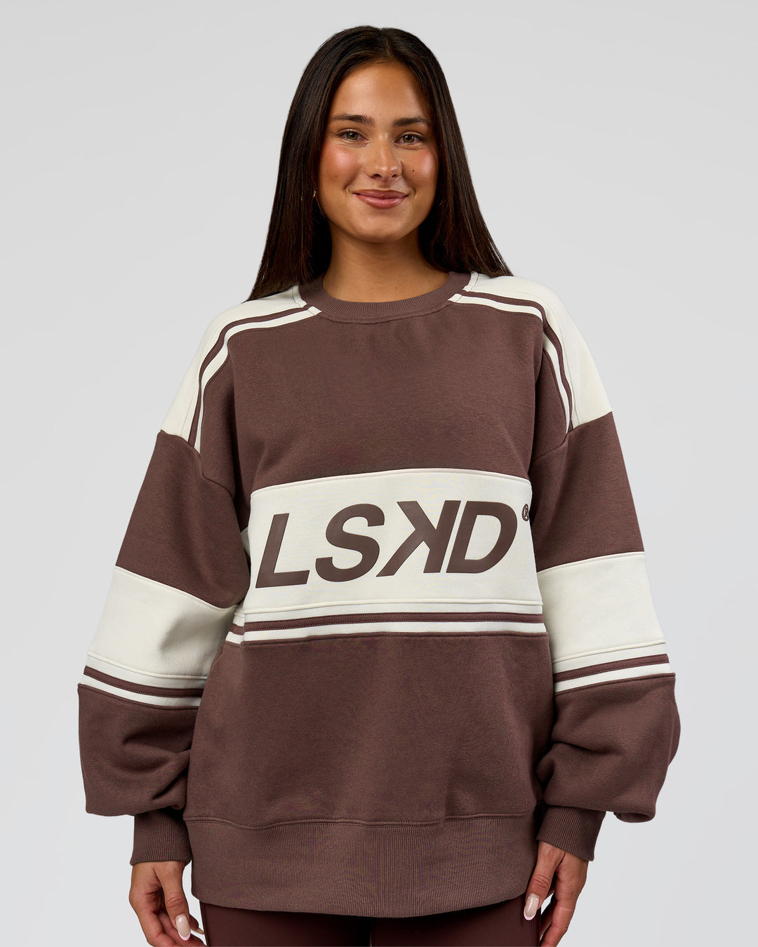 Woman wearing A-Team Sweater Oversize in Cocoa Powder-Off White | Model:Bianca | Size:XS