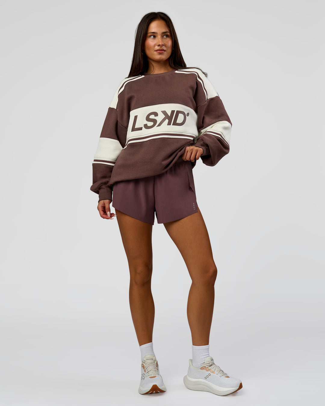 Woman wearing A-Team Sweater Oversize in Cocoa Powder-Off White | Model:Bianca | Size:XS