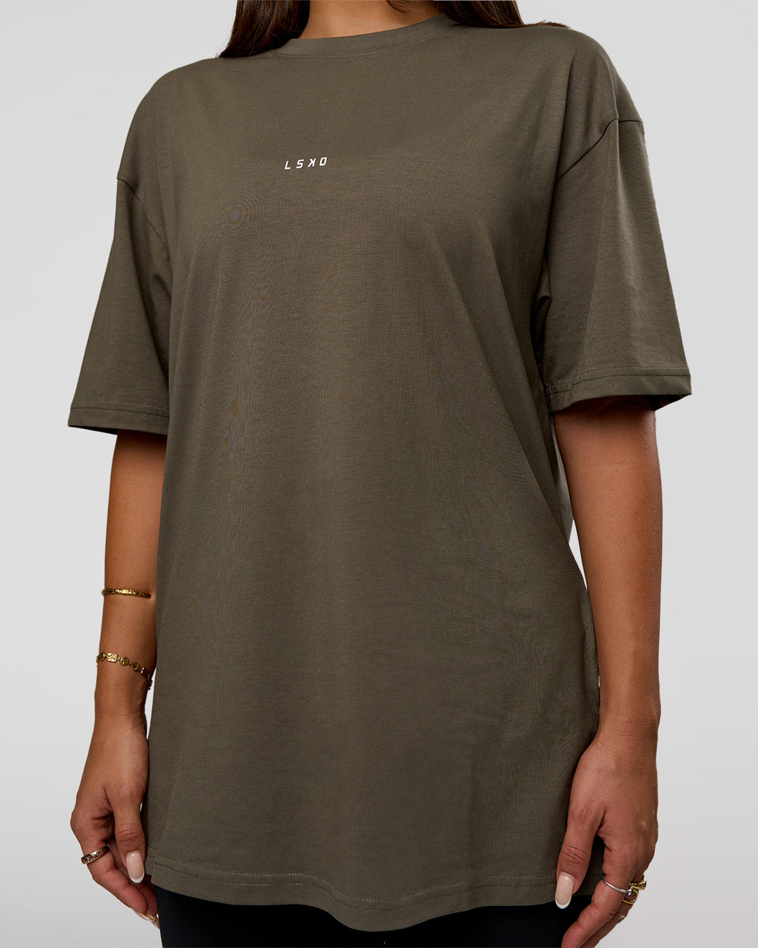 Woman wearing Abstract Haze FLXCotton Tee - Walnut Grey-White | Model:Bianca | Size:XS