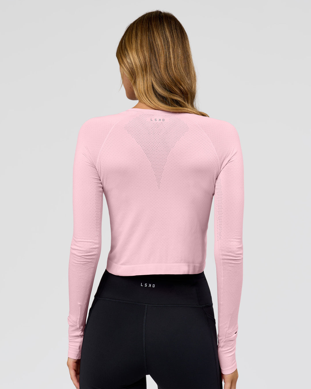 Woman wearing AeroFLX+ Seamless Long Sleeve Skimmer Tee - Marshmallow/Marshmallow | Model:Leilani | Size:XS