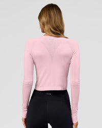 Woman wearing AeroFLX+ Seamless Long Sleeve Skimmer Tee - Marshmallow/Marshmallow | Model:Leilani | Size:XS