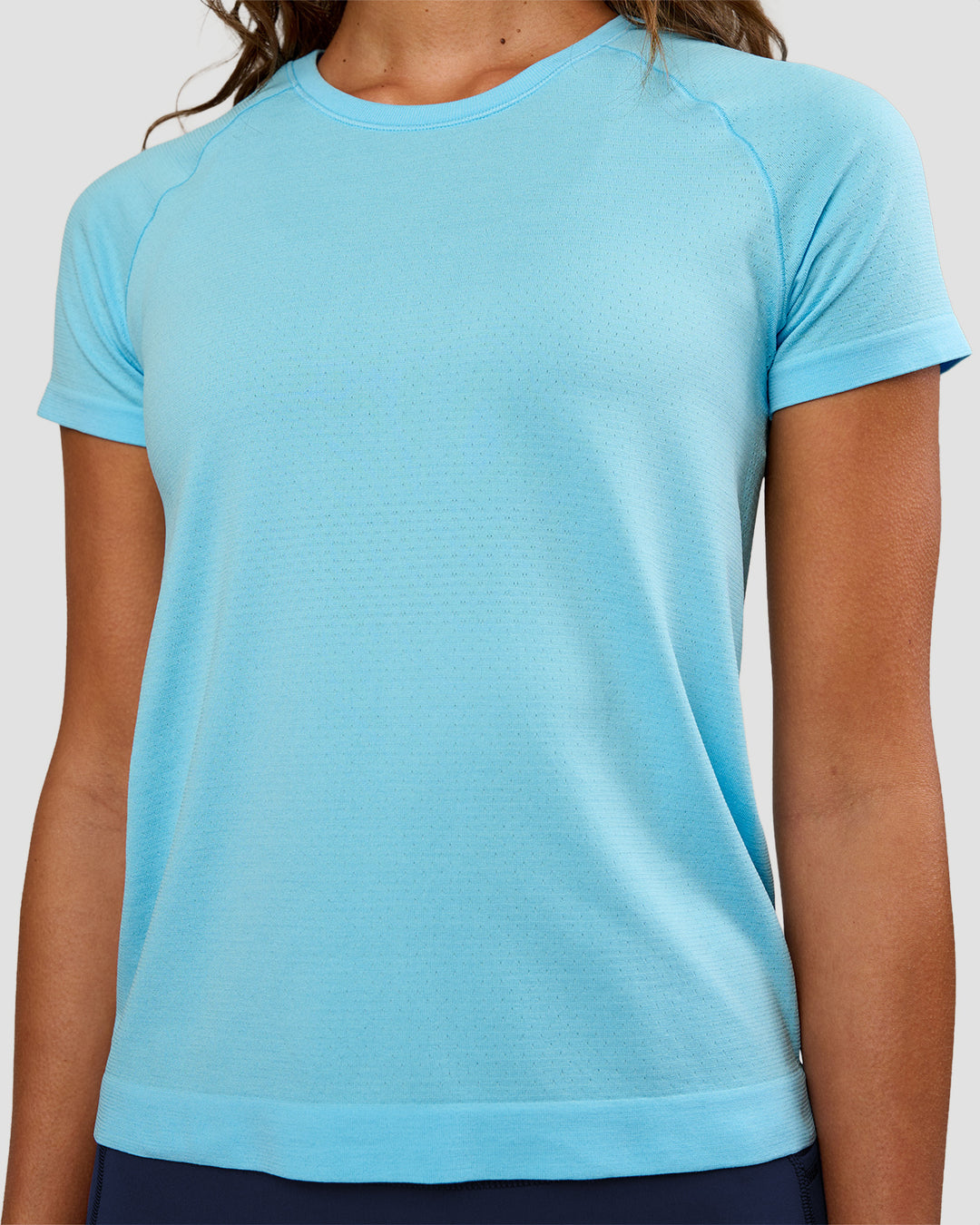 Woman wearing AeroFLX+ Seamless Tee - Baltic Sea/Baltic Sea | Model:Dakota | Size:XS