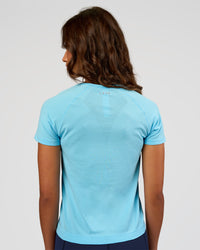 Woman wearing AeroFLX+ Seamless Tee - Baltic Sea/Baltic Sea | Model:Dakota | Size:XS