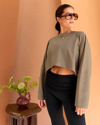 Woman wearing CF Street Surge Long Sleeve Tee - Taupe Ash | Model:Chloe | Size:XS | Thumbnail Index: 4