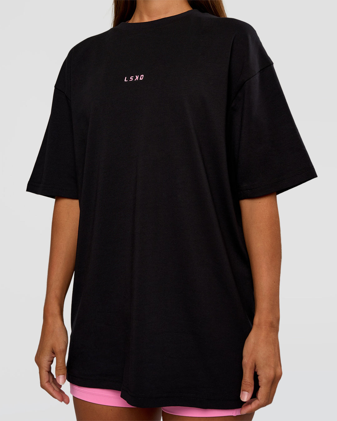 Woman wearing CFT BNE 26 FLXCotton Oversized Tee in Black | Model:Brylee | Size:XS