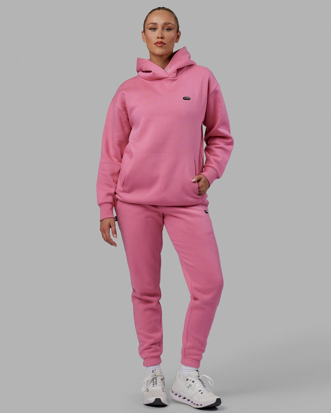 Woman wearing Unisex Capsule Hoodie Oversize - Pink Rose