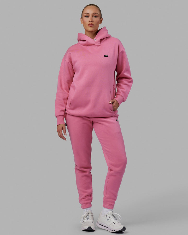 Woman wearing Unisex Capsule Hoodie Oversize - Pink Rose