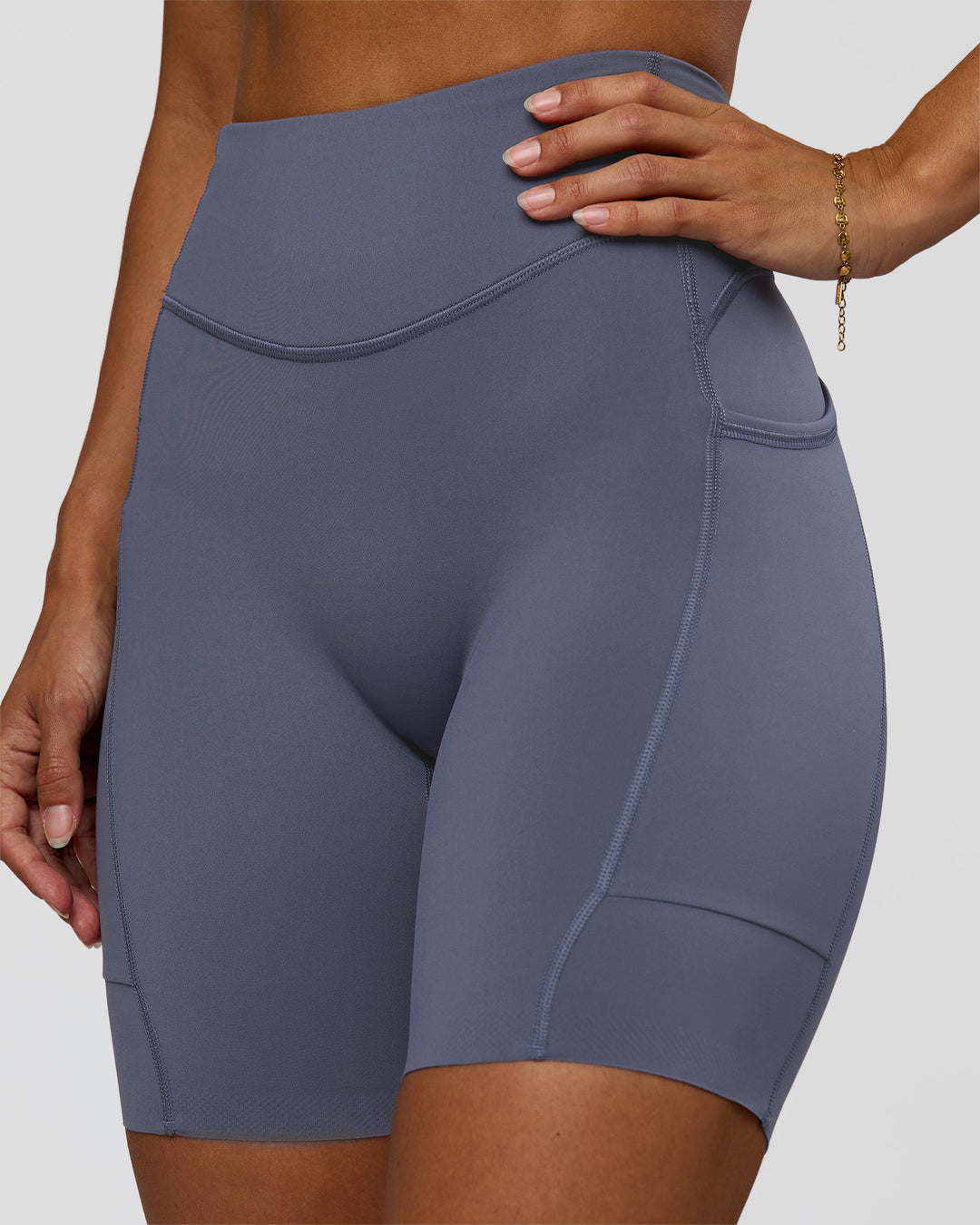 Woman wearing Elite Run High-Rise 7" Short Pockets - Night Shadow | Model:Brylee | Size:XS