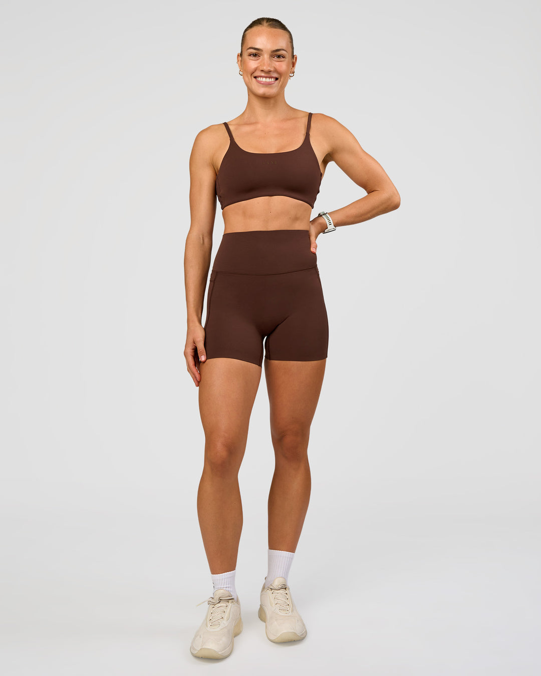Woman wearing Elixir Ultra High-Rise 4" Short Pockets - Hot Chocolate | Model:Maja | Size:XS
