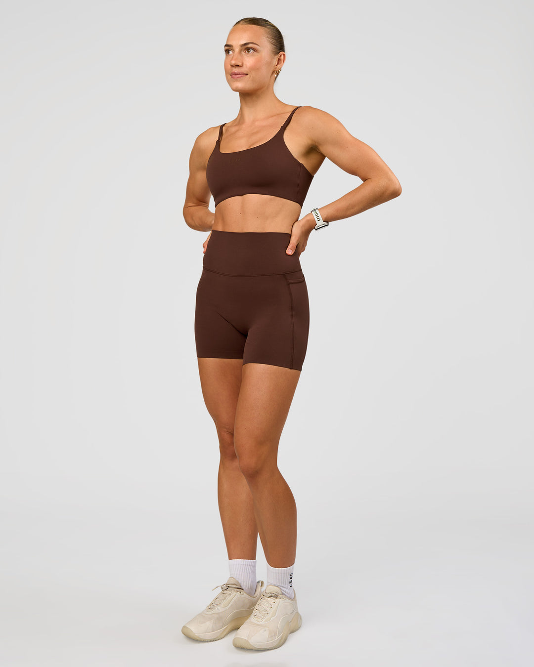 Woman wearing Elixir Ultra High-Rise 4" Short Pockets - Hot Chocolate | Model:Maja | Size:XS