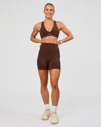 Woman wearing Elixir Ultra High-Rise 6” Short Pockets - Hot Chocolate | Model:Maja | Size:XS