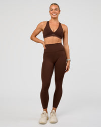 Woman wearing Elixir Ultra High-Rise 7/8 Legging Pockets - Hot Chocolate | Model:Maja | Size:XS