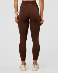 Woman wearing Elixir Ultra High-Rise 7/8 Legging Pockets - Hot Chocolate | Model:Maja | Size:XS