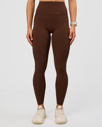 Woman wearing Elixir Ultra High-Rise Full Length Legging Pockets - Hot Chocolate | Model:Maja | Size:XS
