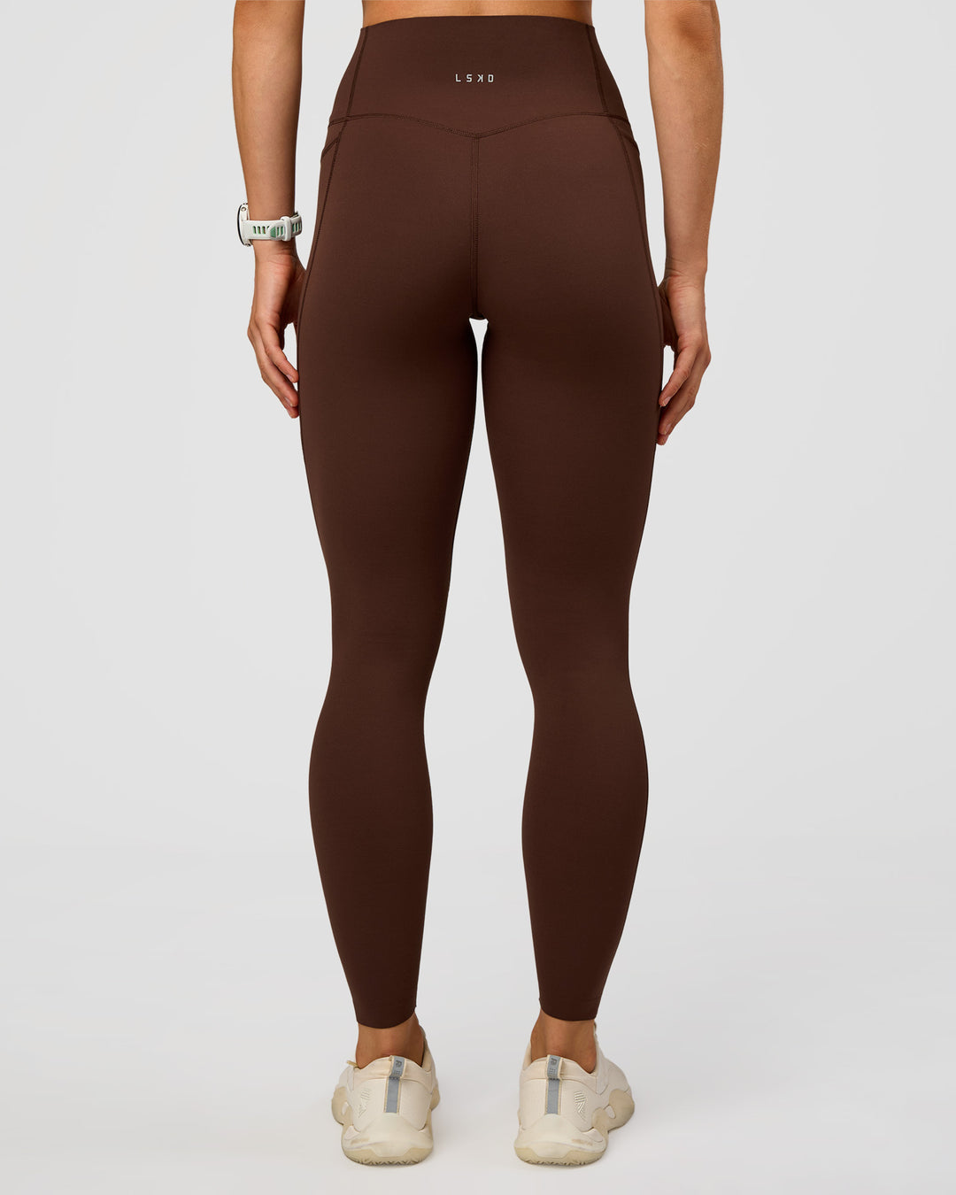 Woman wearing Elixir Ultra High-Rise Full Length Legging Pockets - Hot Chocolate | Model:Maja | Size:XS