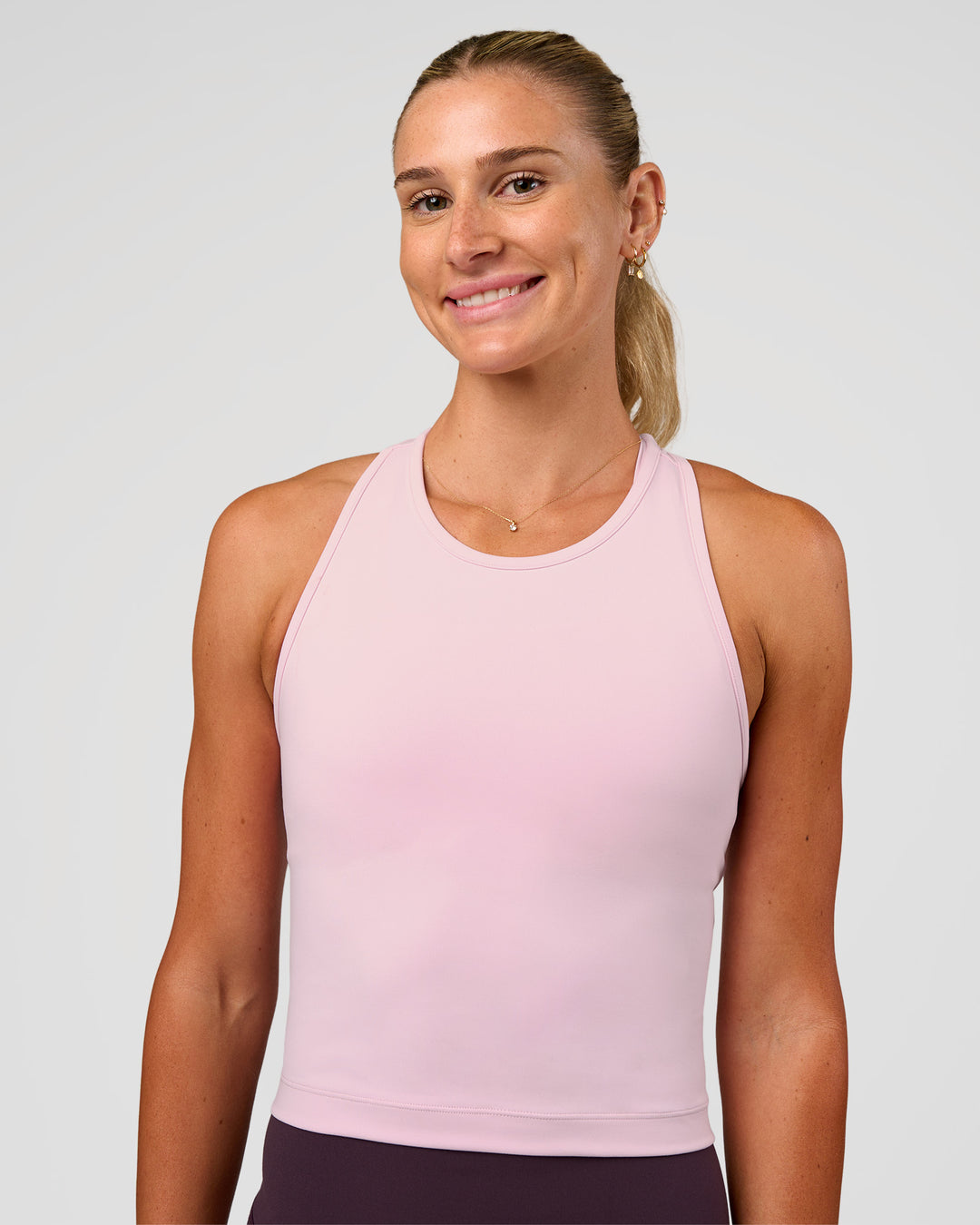 Woman wearing Flow Performance Tank 2.0 - Marshmallow | Model:Emelia | Size:XS - view 5