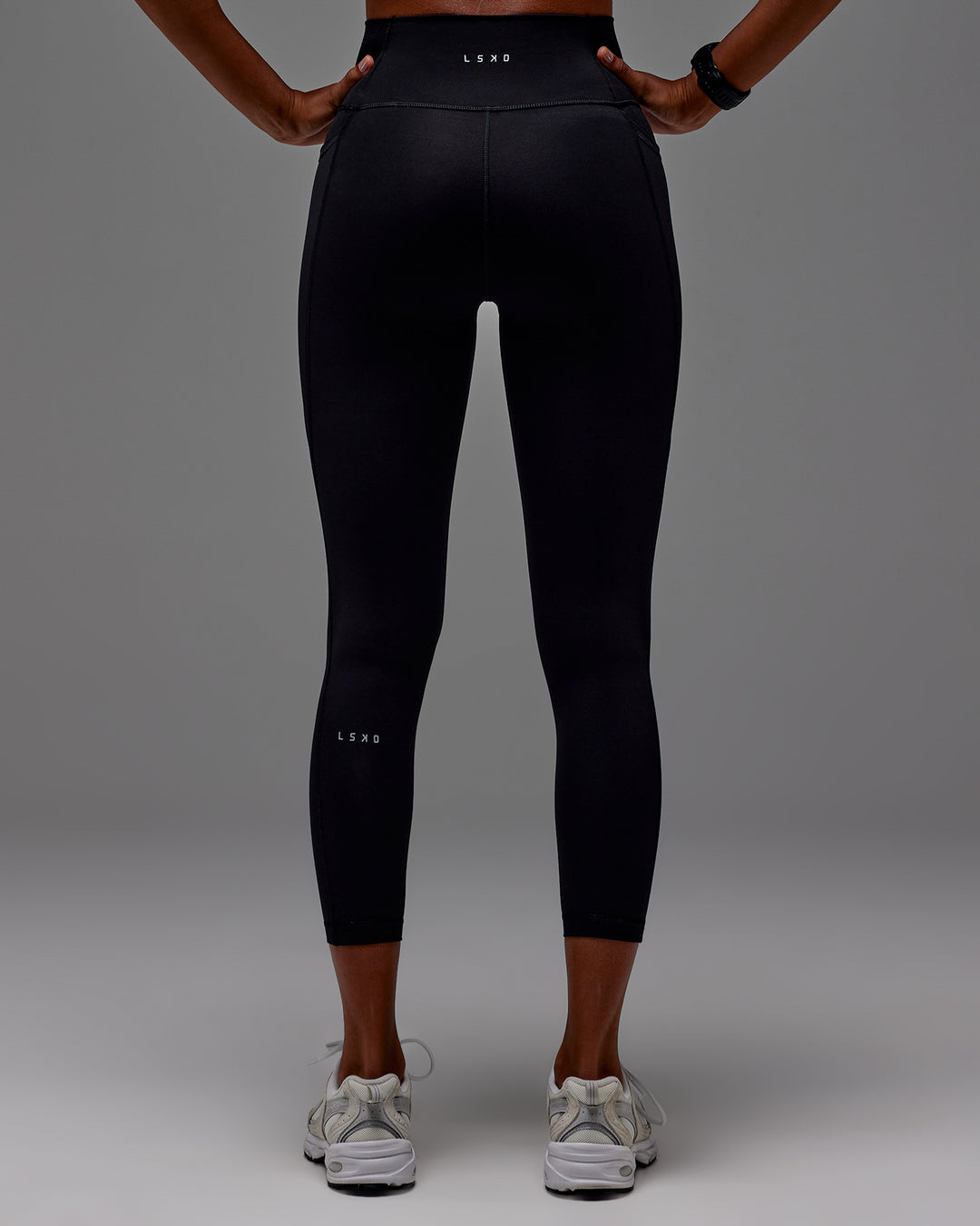 Woman wearing Fusion Ultra High-Rise 7/8 Legging Pockets - Black | Model:Txai | Size:XS