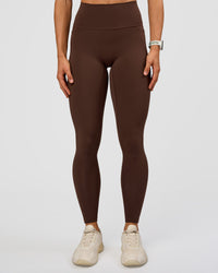 Woman wearing Fusion Ultra High-Rise Full Length Legging Pockets - Hot Chocolate | Model:Maja | Size:XS
