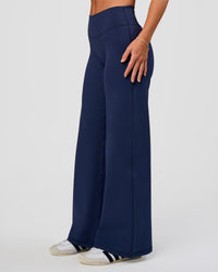 Model wearing Fusion V-Contour High-Rise Petite Pant - Future Navy | Model:Issy | Size:XS