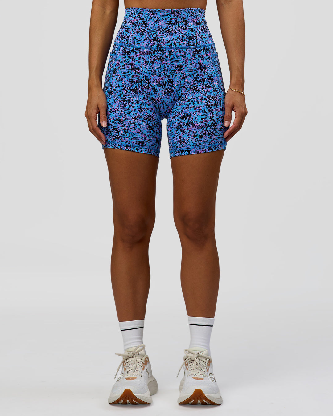 Woman Fusion V-Contour Ultra High-Rise Mid Short Pockets in Energy Print Blue Multi | Model:Brylee | Size:XS