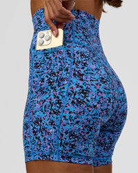 Woman Fusion V-Contour Ultra High-Rise Mid Short Pockets in Energy Print Blue Multi | Model:Brylee | Size:XS