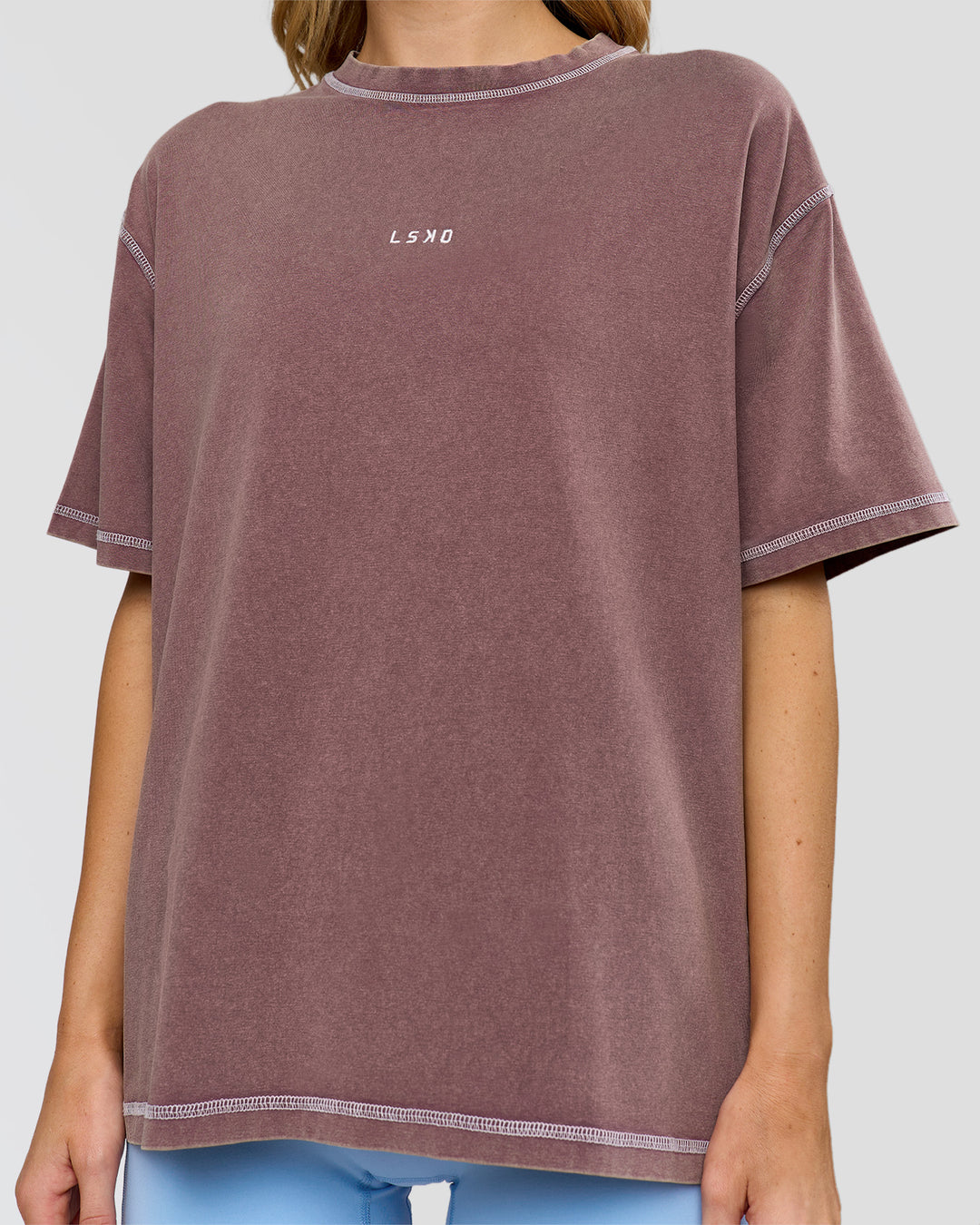 Woman wearing Go-To Contrast Oversized Heavyweight FLXCotton Tee - Cocoa Powder Washed-White | Model:Leilani | Size:XS