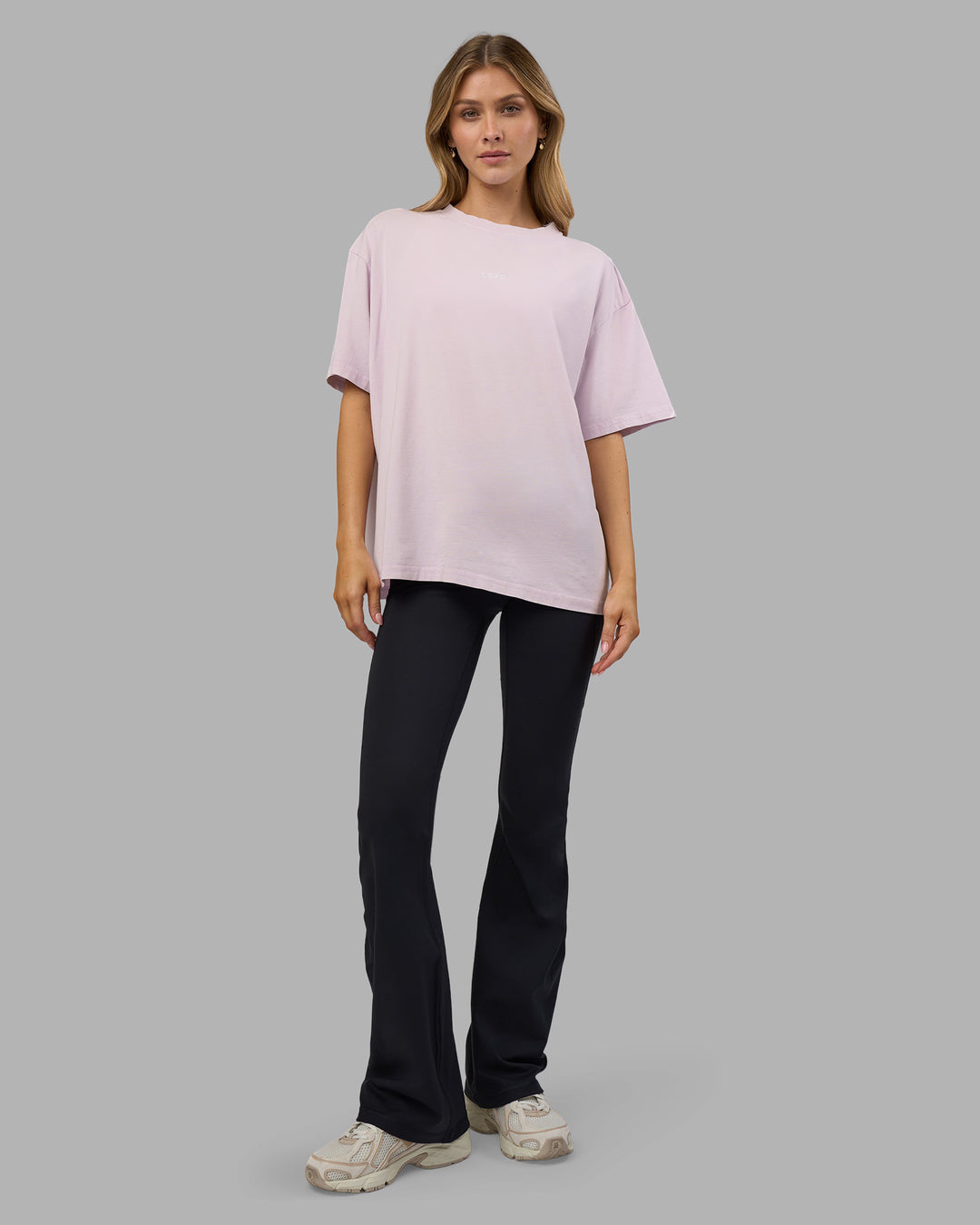 Woman wearing Go-To FLXCotton Oversized Tee - Fair Orchid Washed | Model:Leilani | Size:XS