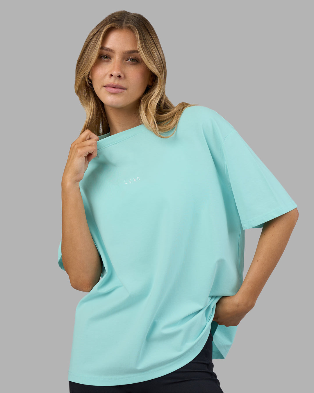 Woman wearing Go-To FLXCotton Oversized Tee - Island Paradise-White | Model:Leilani | Size:XS