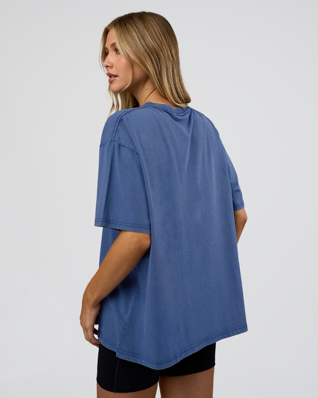 Woman wearing Go-To FLXCotton Oversized Tee - Midnight Blue Washed-White | Model:Leilani | Size:XS